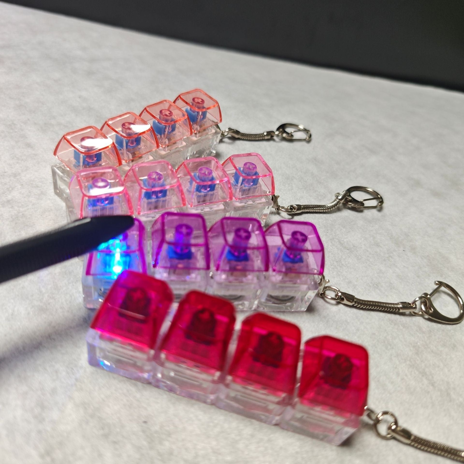 Pc Fully Transparent Material Decompression Test Shaft Press with Audible Crisp Sound 2 Holes 3 Holes 4 Holes Keychain with Light Transparent Cap